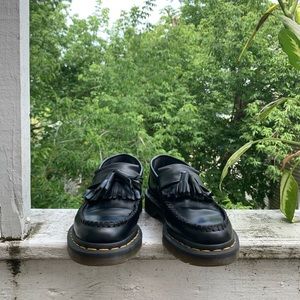 Dr. Martens Adrian loafer in black smooth leather!